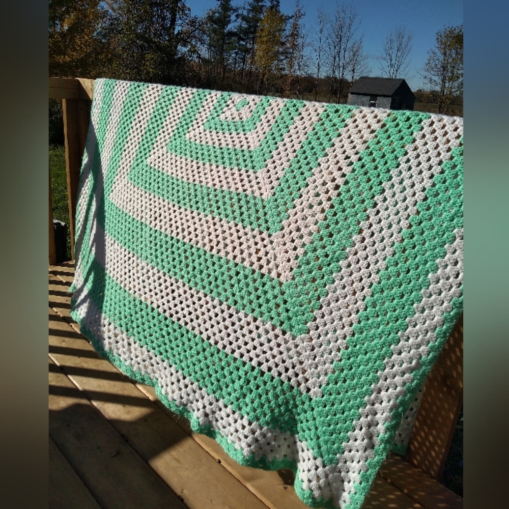 Vintage Handmade Crocheted Afghan, Green & White Square Pattern, 72 x 66… - Picture 14 of 14